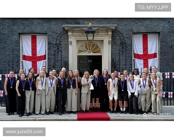 伦敦街头的冠军舞步！凯莉激情热舞点燃英格兰女足卫冕狂欢